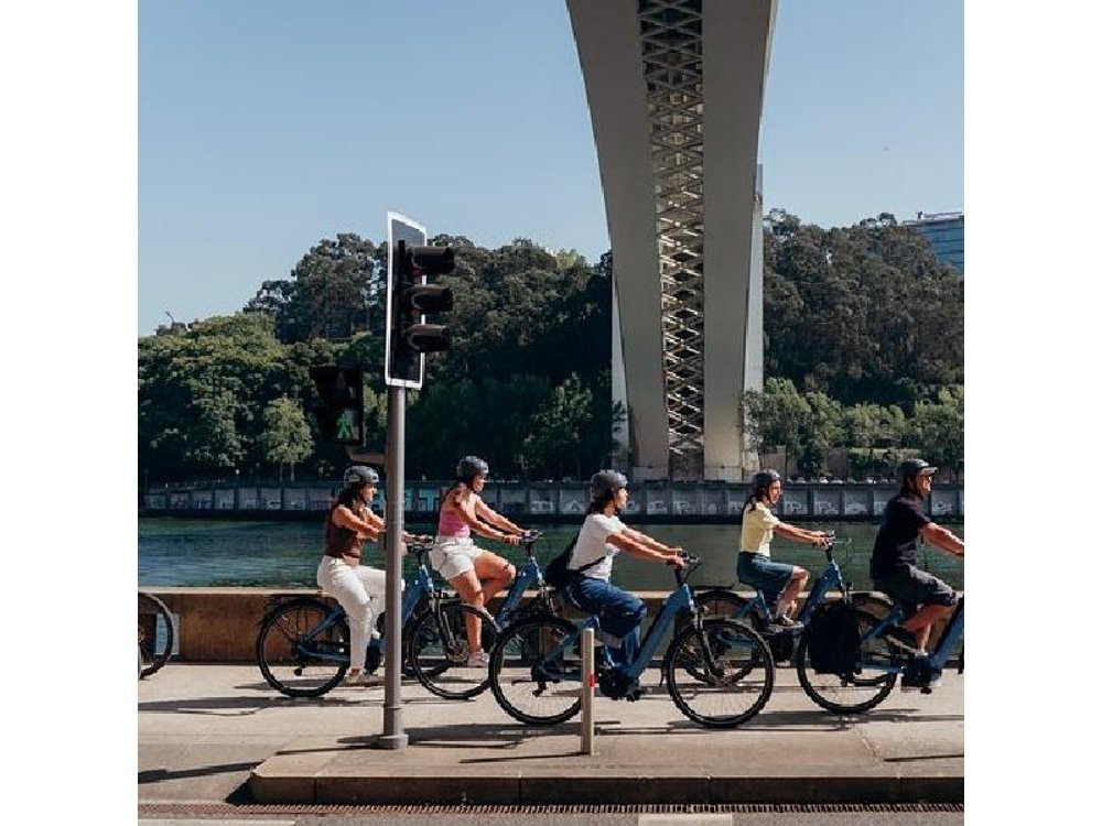 3 Hour Old Town Riverside Bike Tour Guided Experience in Porto