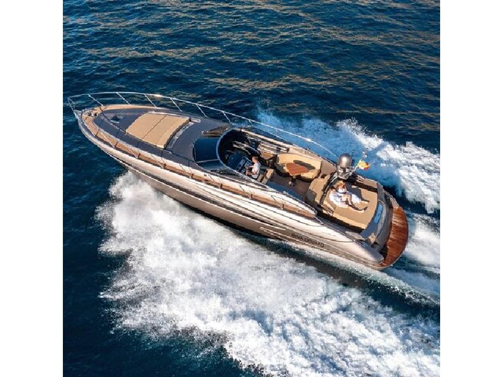Private Luxury Yacht to Capri from Sorrento – Riva Rivale 52