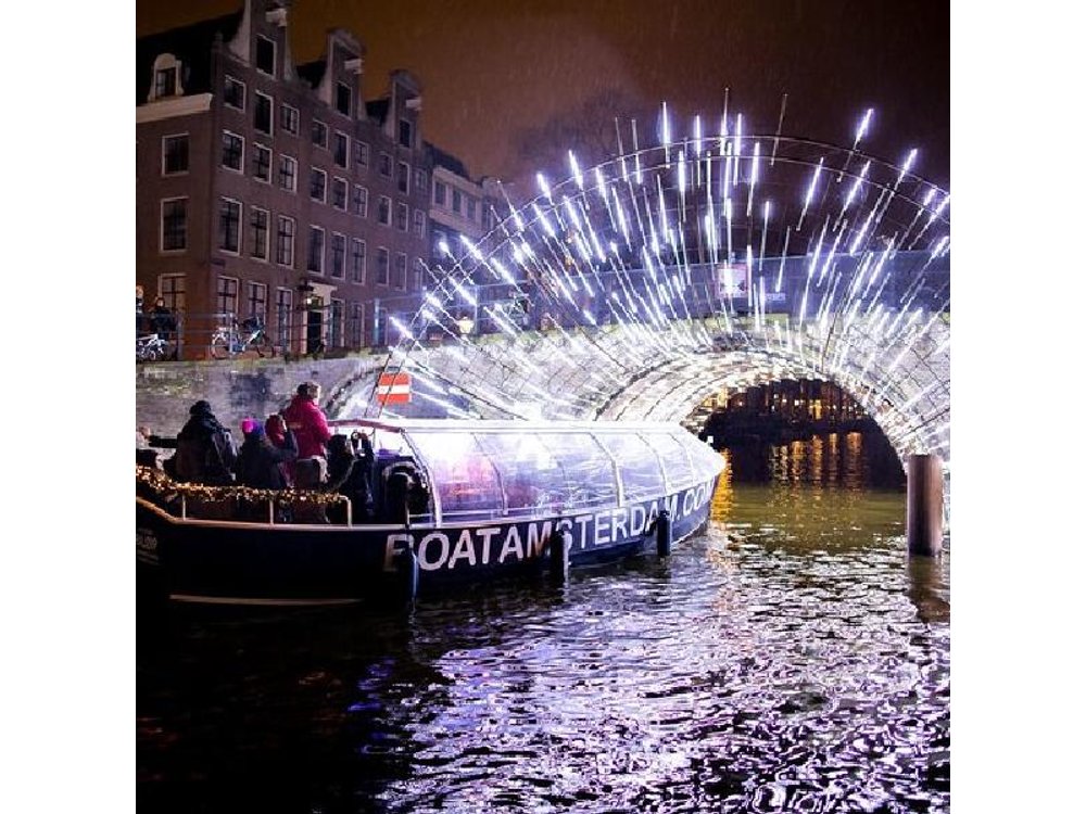 Amsterdam Light Festival Canal Cruise With Unlimited Drinks