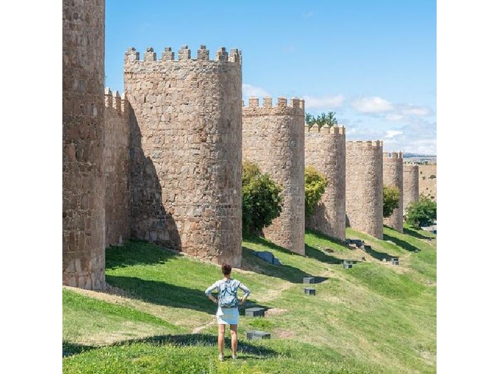 From Madrid: Ávila & Salamanca Guided Tour with Wall & Cathedral