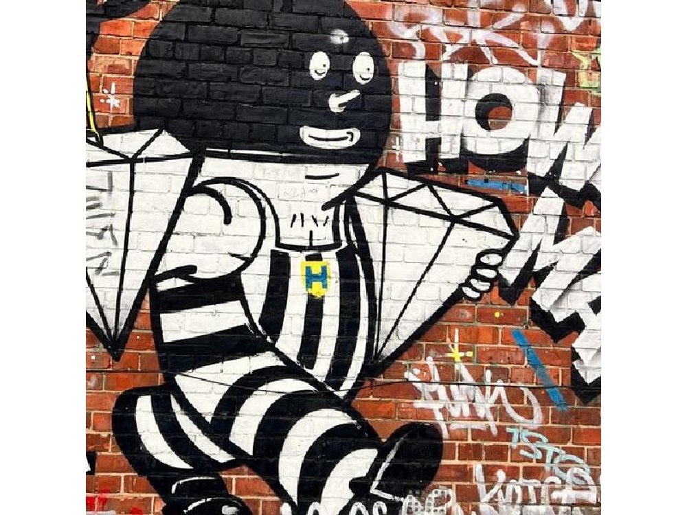 Newcastle Walking Tour: Geordie Culture, Snack & Local Stories