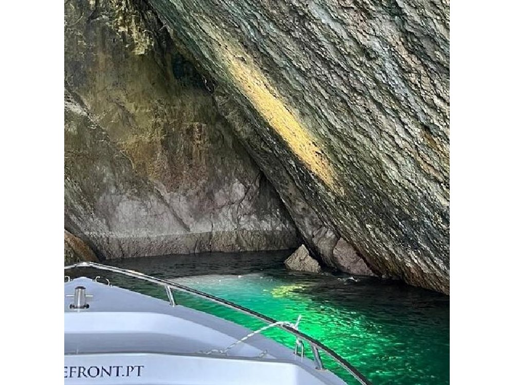 Sesimbra Caves and Snorkel Boat Tour with Local Guide