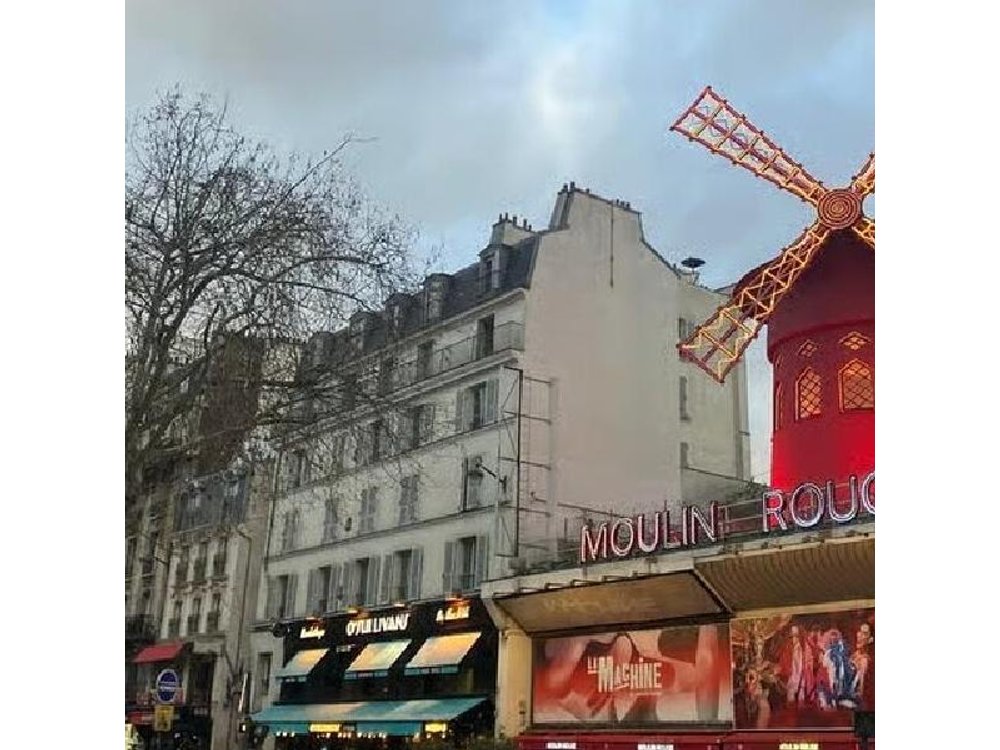 Paris Montmartre Guided Walking Tour with Small Tastings