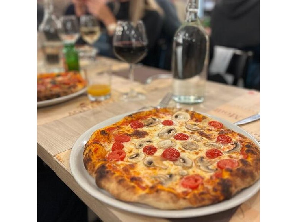 Rome: Pizza & Tiramisu or Gelato Class with Flowing Fine Wine 5*