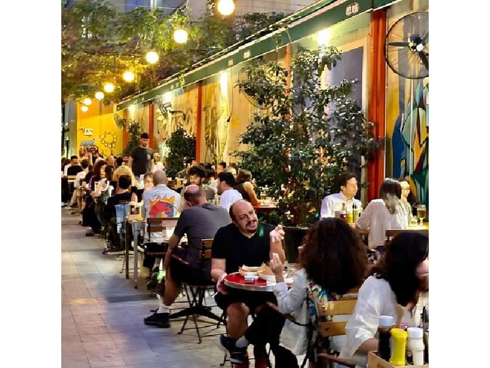 Istanbul Culinary Tour: Local Hotspots and Gourmet Street Foods