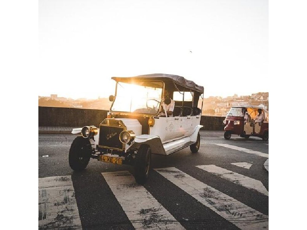 Porto & Gaia : Private Tour of the Historic City in a Classic Ford T