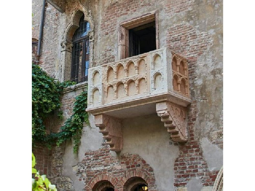 Hidden and fascinating Verona - 2 hour private walking tour