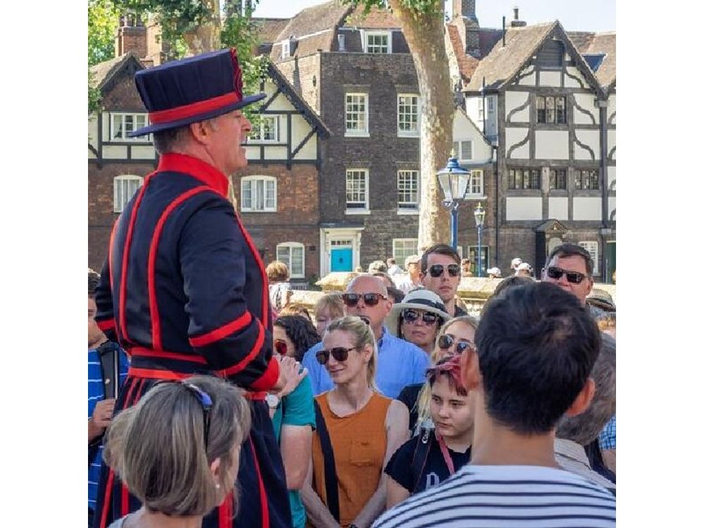 Early Access Tower of London: Crown Jewels and Beefeater Ceremony
