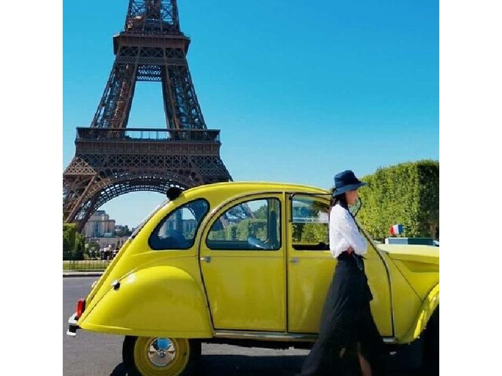 Secret Left Bank: Private 2CV Tour through Historic Paris