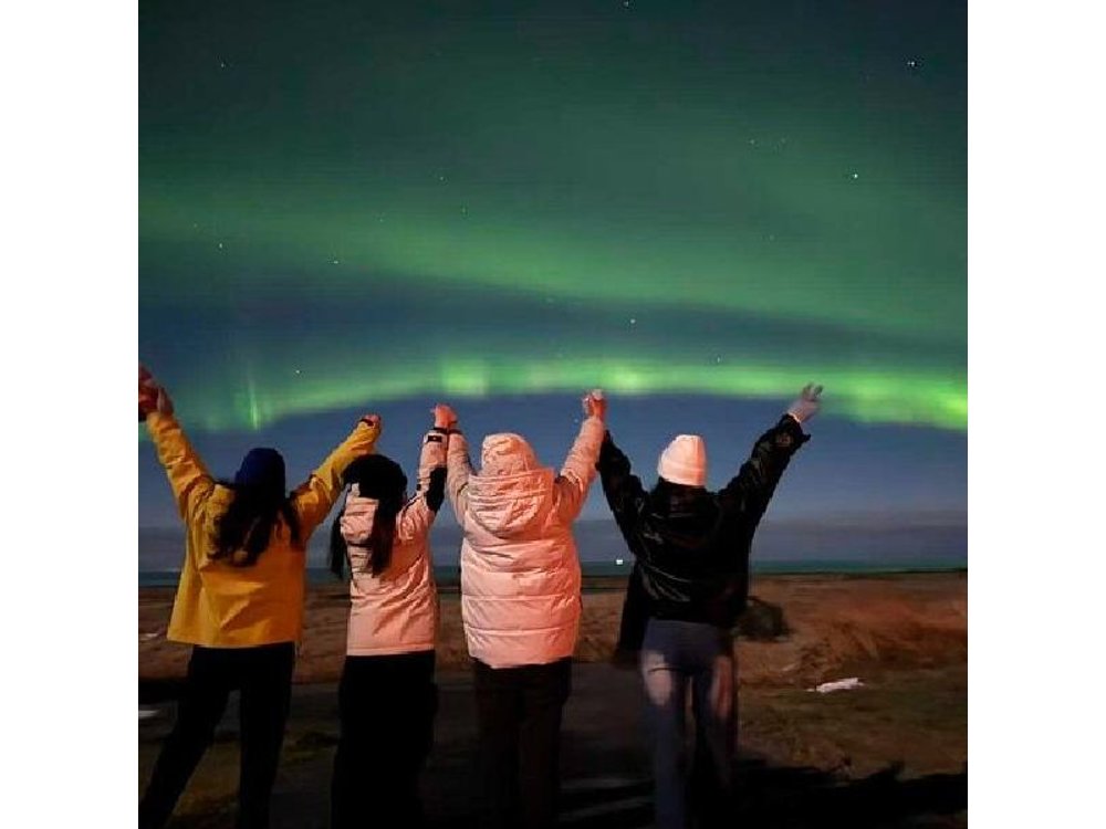 Reykjavik: Northern Lights Small Group with Local Hunters