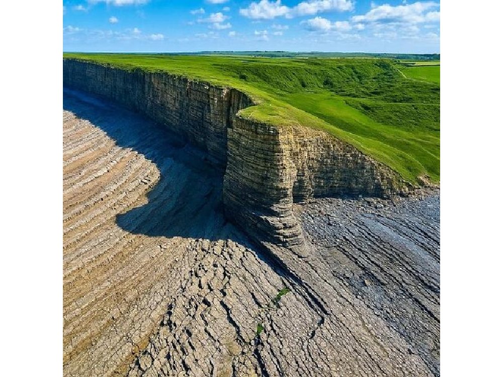 Cardiff: South Wales Cliffs, Beaches & Castles Day Tour