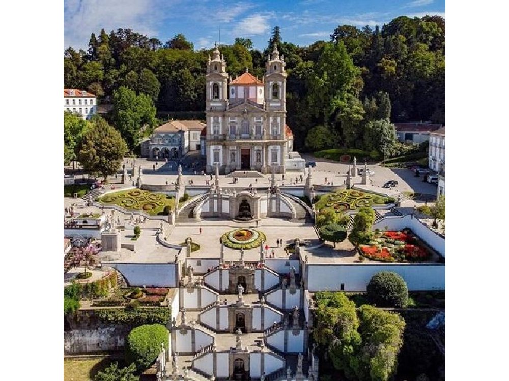 BRAGA E GUIMARÃES Private Historic Tour from Porto