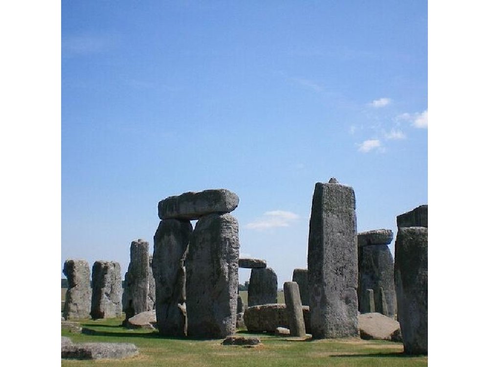 Stonehenge & Cotswolds Small Group Tour from London