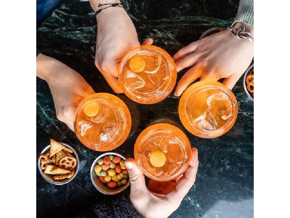 Milan: Sunset Navigli Food & Drinks Tour by Do Eat Better
