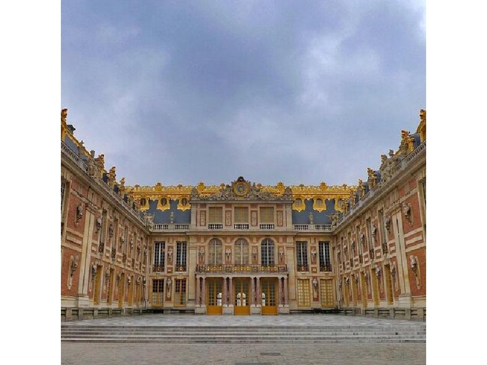 Versailles Palace Guided Tour with Gardens Access from Paris
