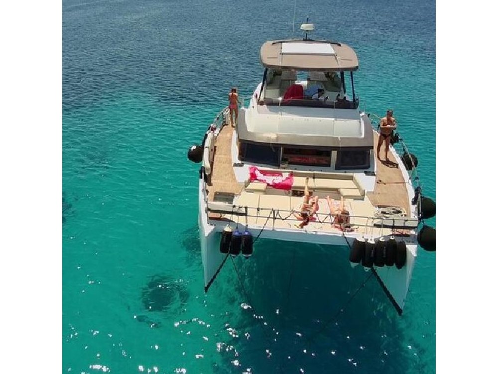 Favignana Egadi Islands Luxury Catamaran Tour with Lunch