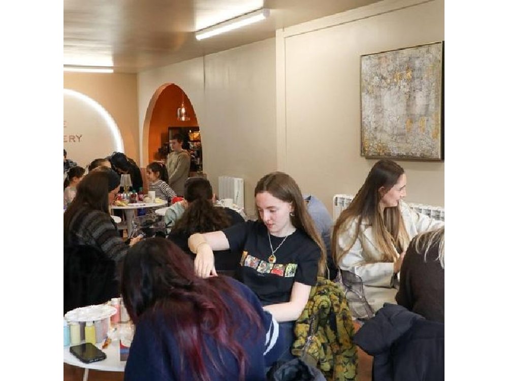 Pottery painting class in Manchester