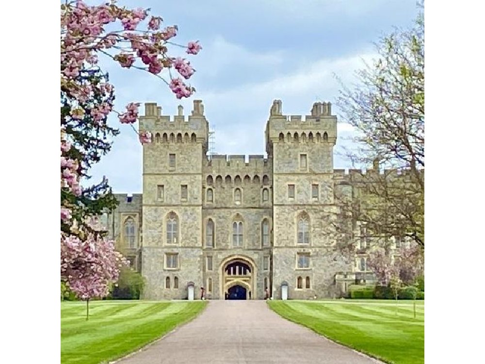 Stonehenge and Windsor Castle Day Tour from London