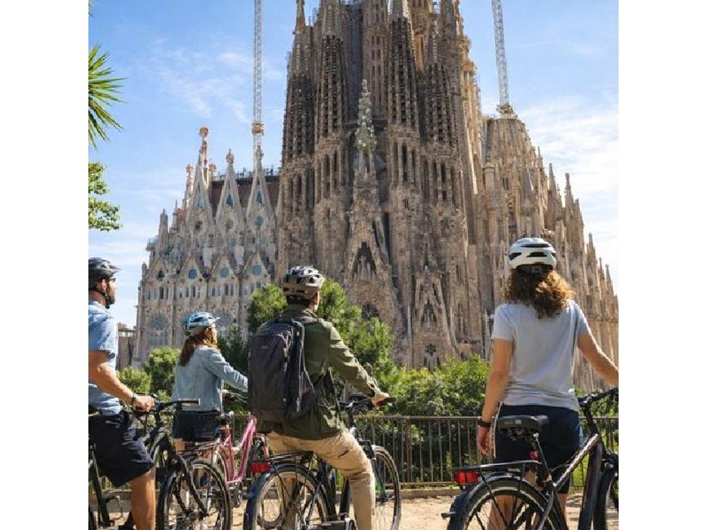 Barcelona Bike Highlights & Sagrada Familia Small Group Tour