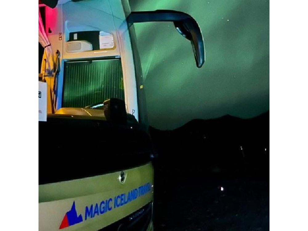 Iceland Reykjavik Northern Lights Bus Tour in Chinese 冰岛雷市中文极光团