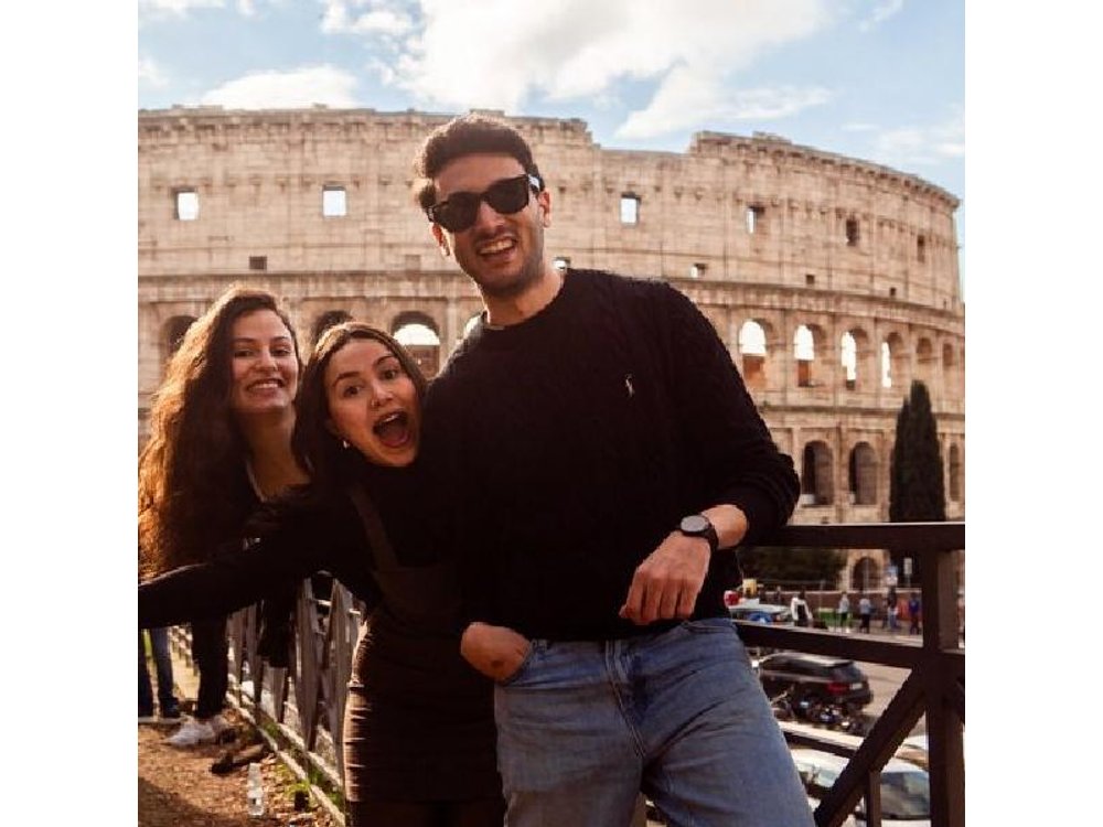 Rome:Private Photographer Experience with Colosseum &Forum Access