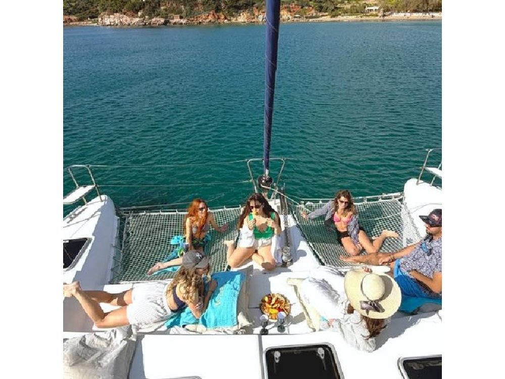 Luxury Catamaran Morning Private and Greek Gastronomy in Athens