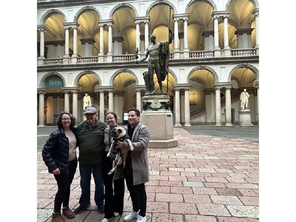 Milan: Private Walking Tour with Duomo, Castle and Gelato