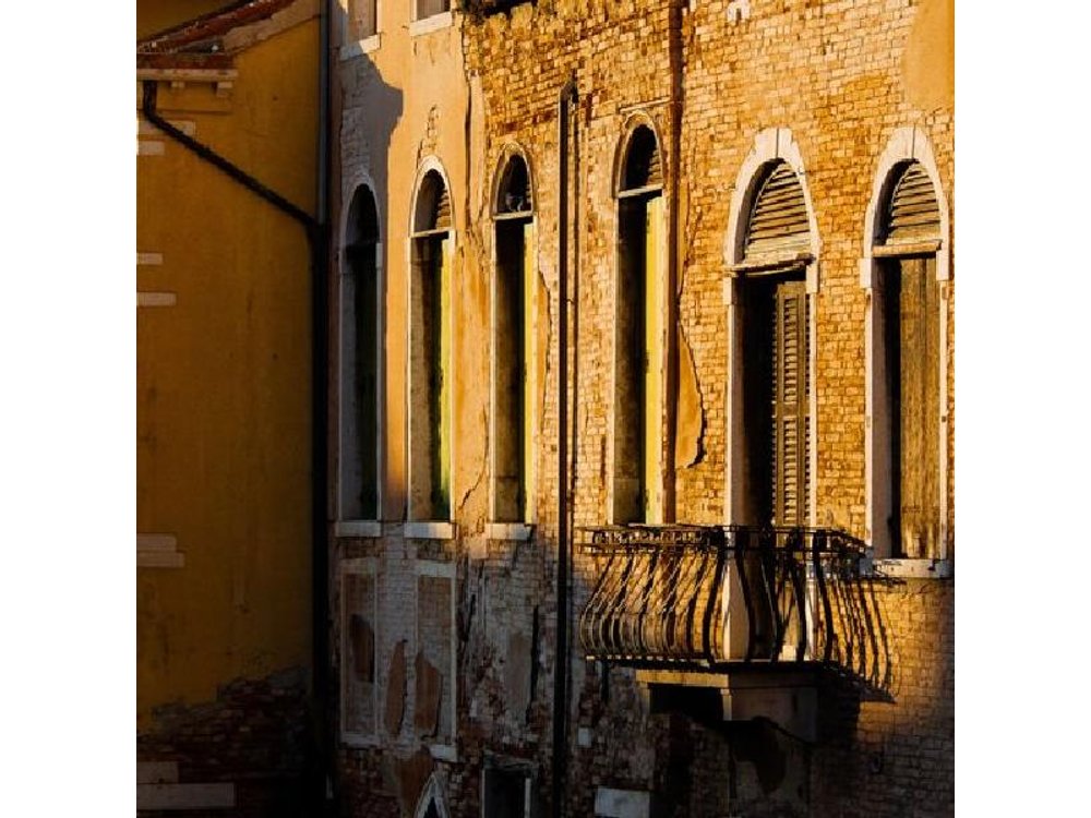 Tour on the Trails of Commissario Brunetti in Venice