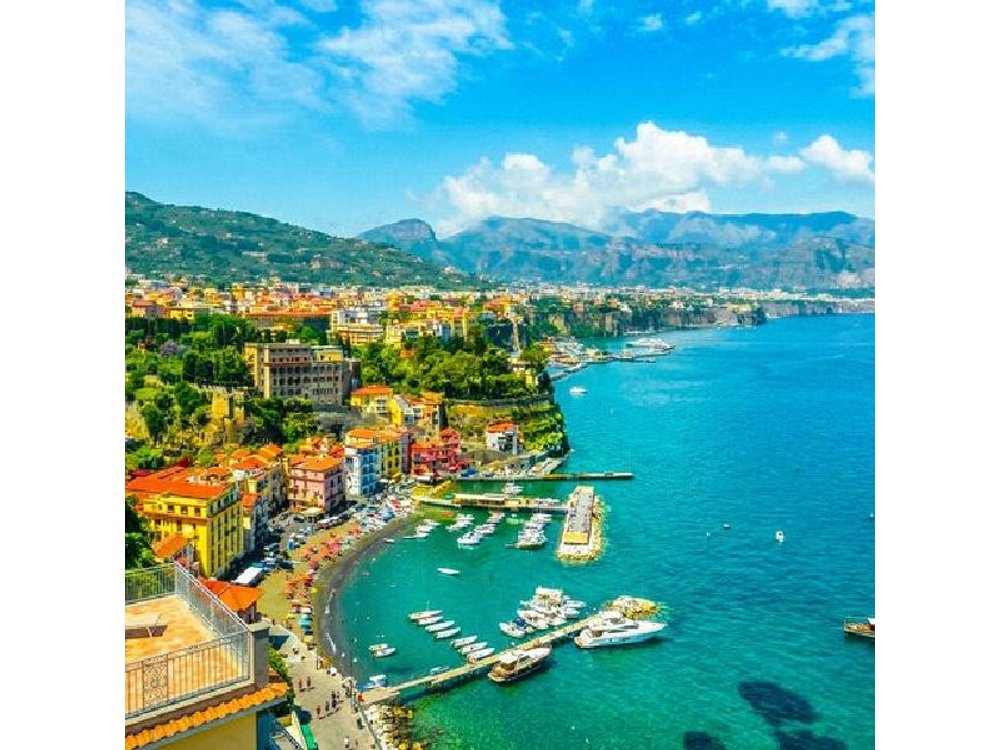 Premium Minivan Trip from Rome: Pompeii Tour & Lunch in Sorrento