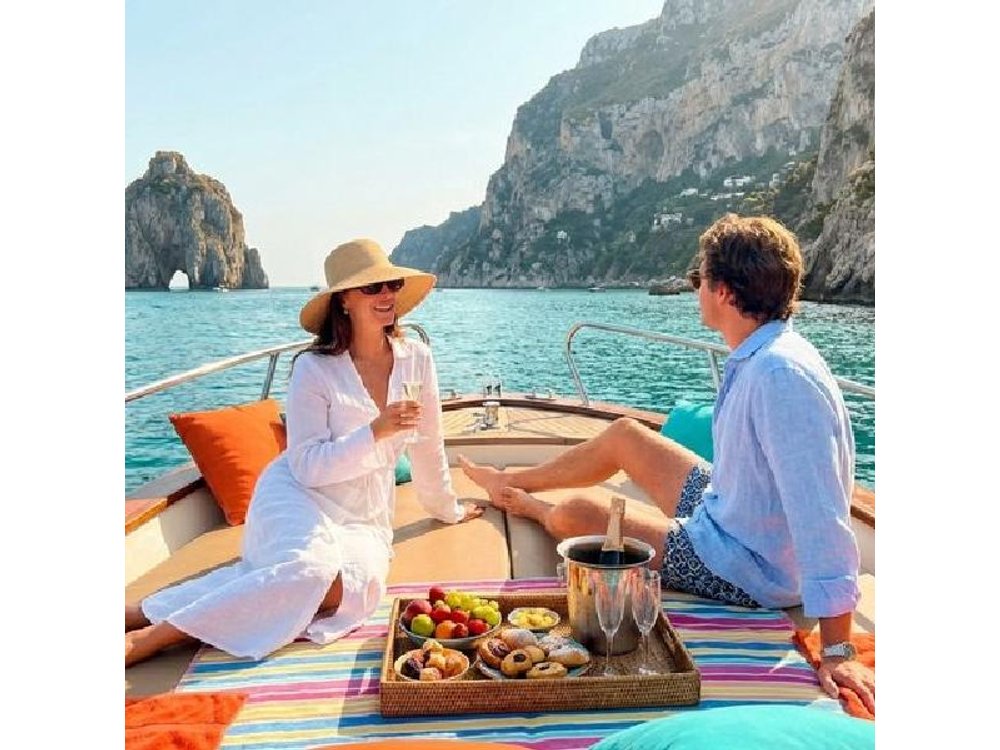 Capri Secret Gems Semi Private Boat Tour with Local Skipper