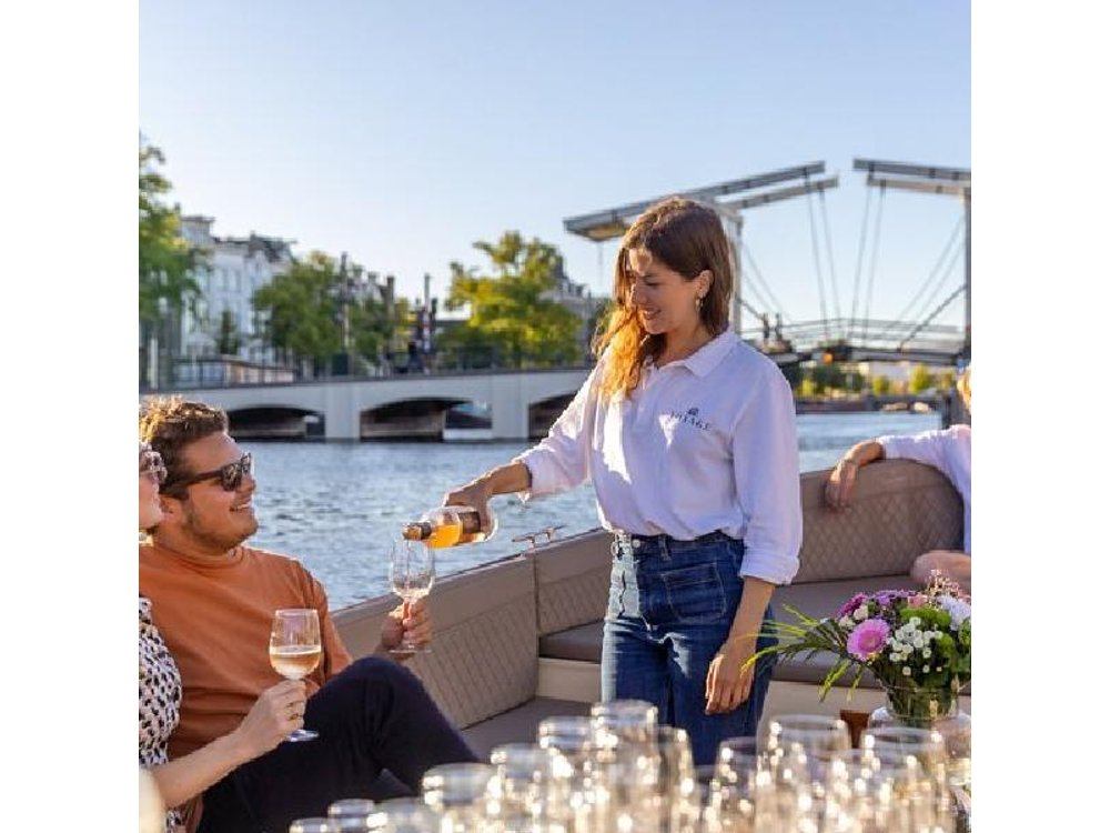 Amsterdam: 2-Hour Canal Cruise incl. Drinks & Dutch Snacks