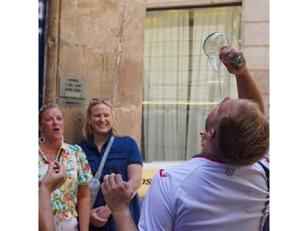 Old Town Barcelona: Tapas & Wine Like a Local