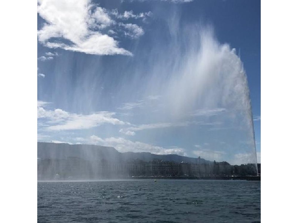 Sightseeing Cruise on Lake Geneva with Wine and Aperitif