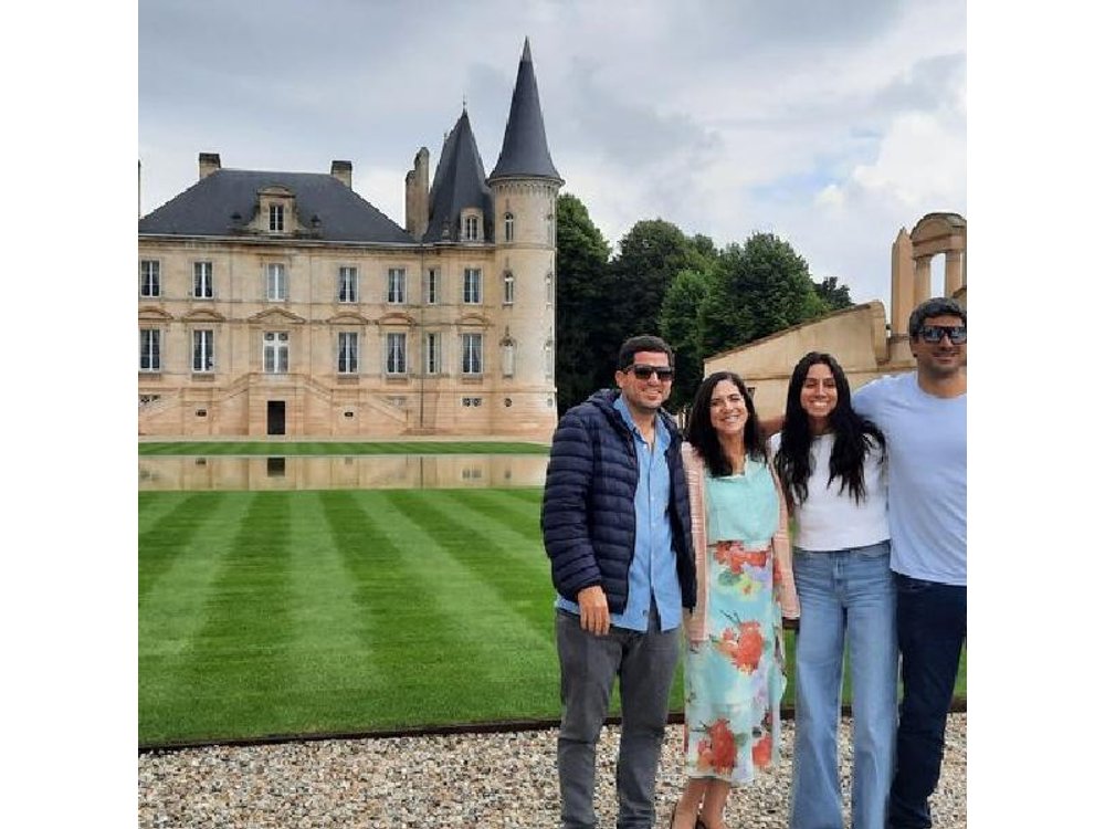 Bordeaux Médoc Region Private Wine Lovers Tour with Chateau Visits & Tastings