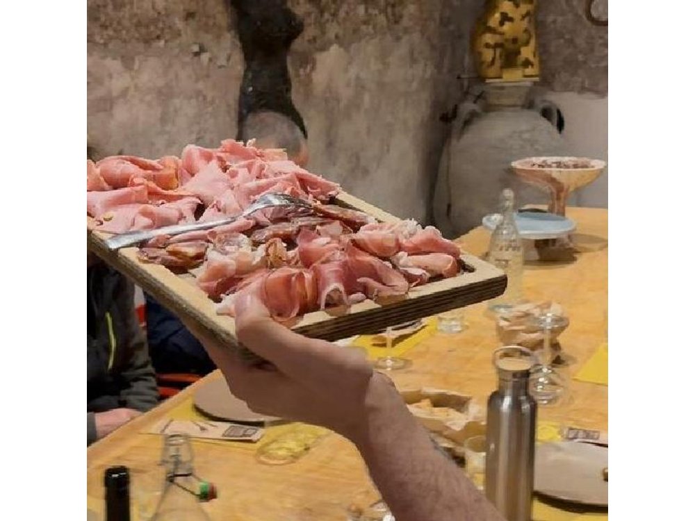 E-Bike Rome Highlights & Tasting in the Secret Cave