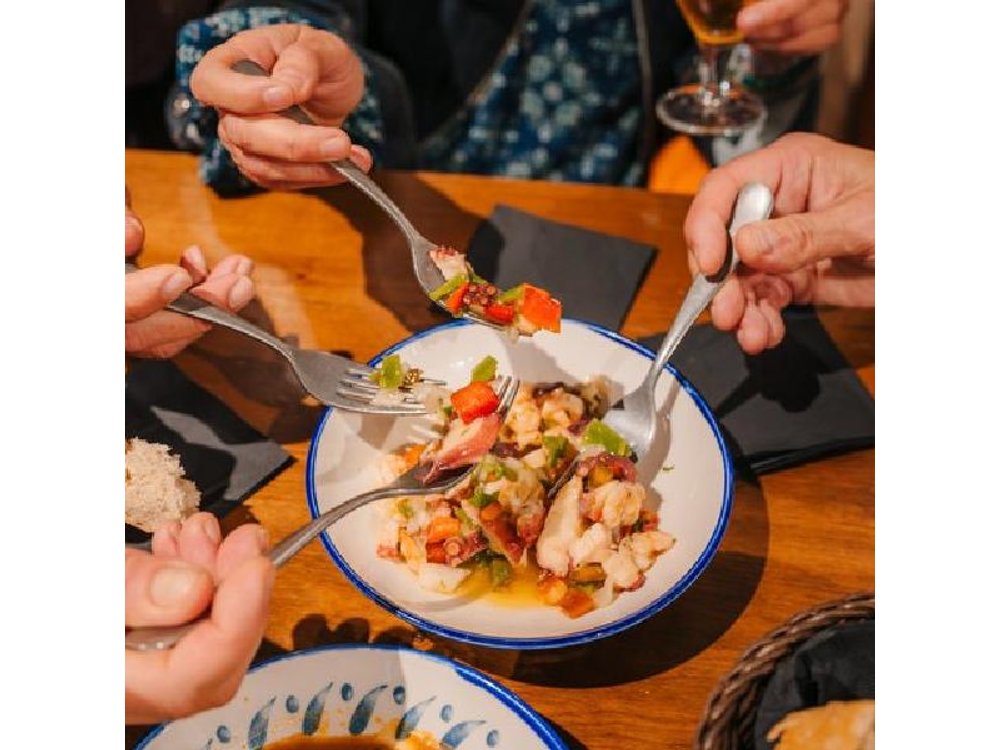 Cadiz Food Tour: Tapas, Drinks and Delights with a Local