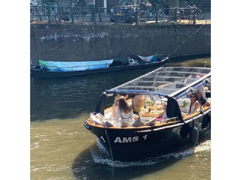 Amsterdam Before The Crowds Morning Canal Cruise