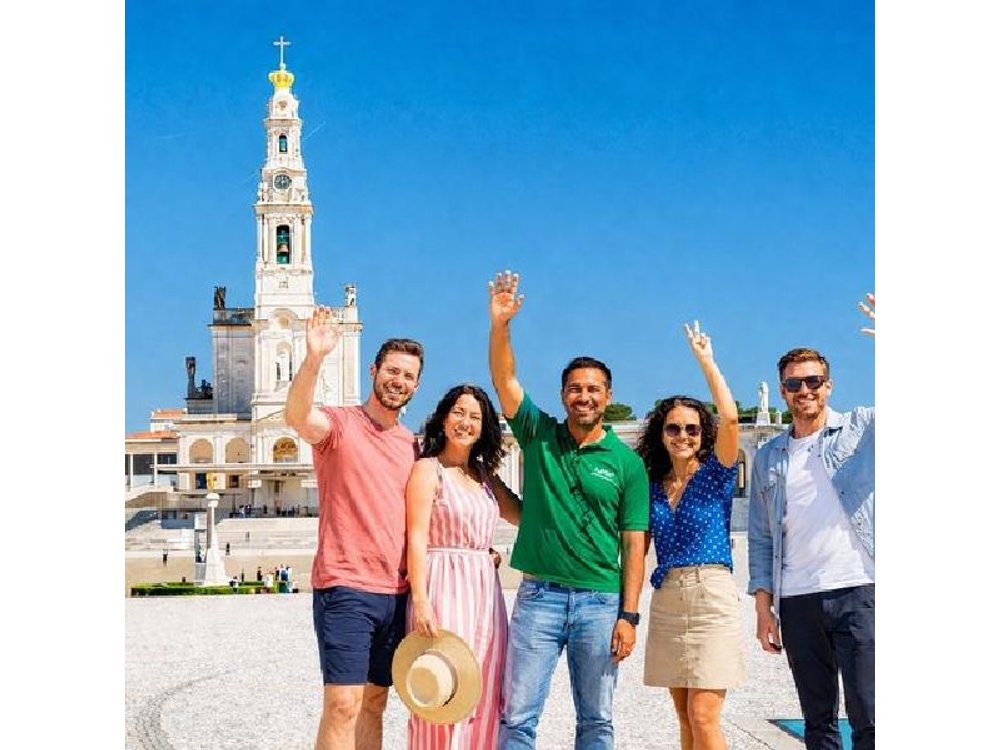 Fatima, Nazareth, Óbidos & Battle Small Group Tour from Lisbon