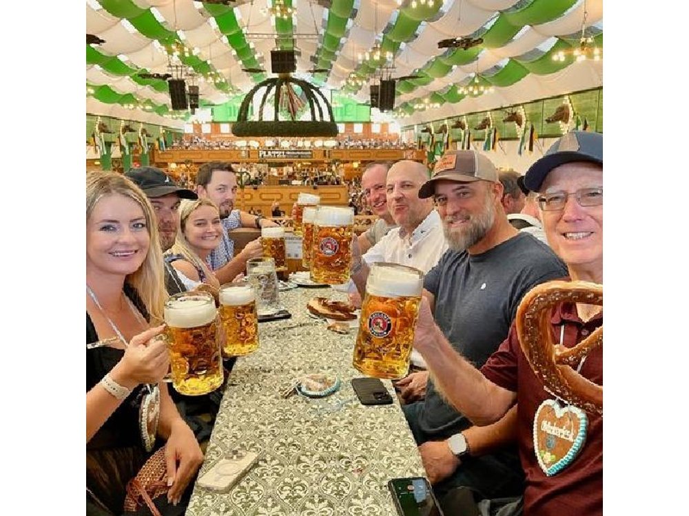 Oktoberfest Munich Tour incl. Table Reservation, Food & Drinks