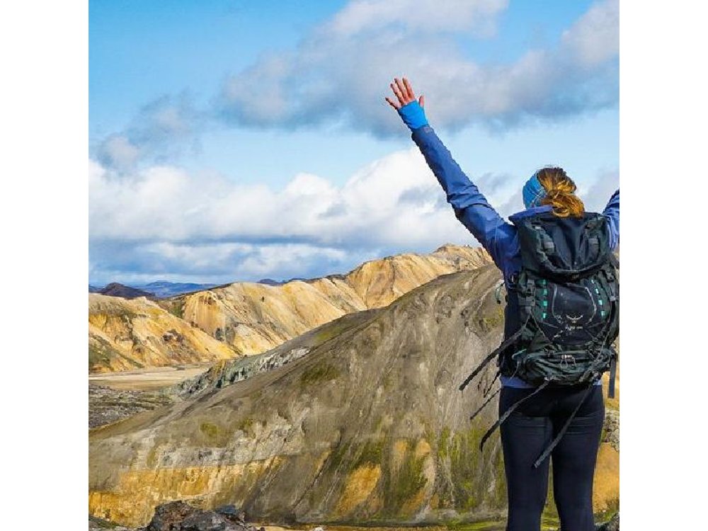 Reykjavik: Landmannalaugar Guided Hike & Geothermal Hot Springs
