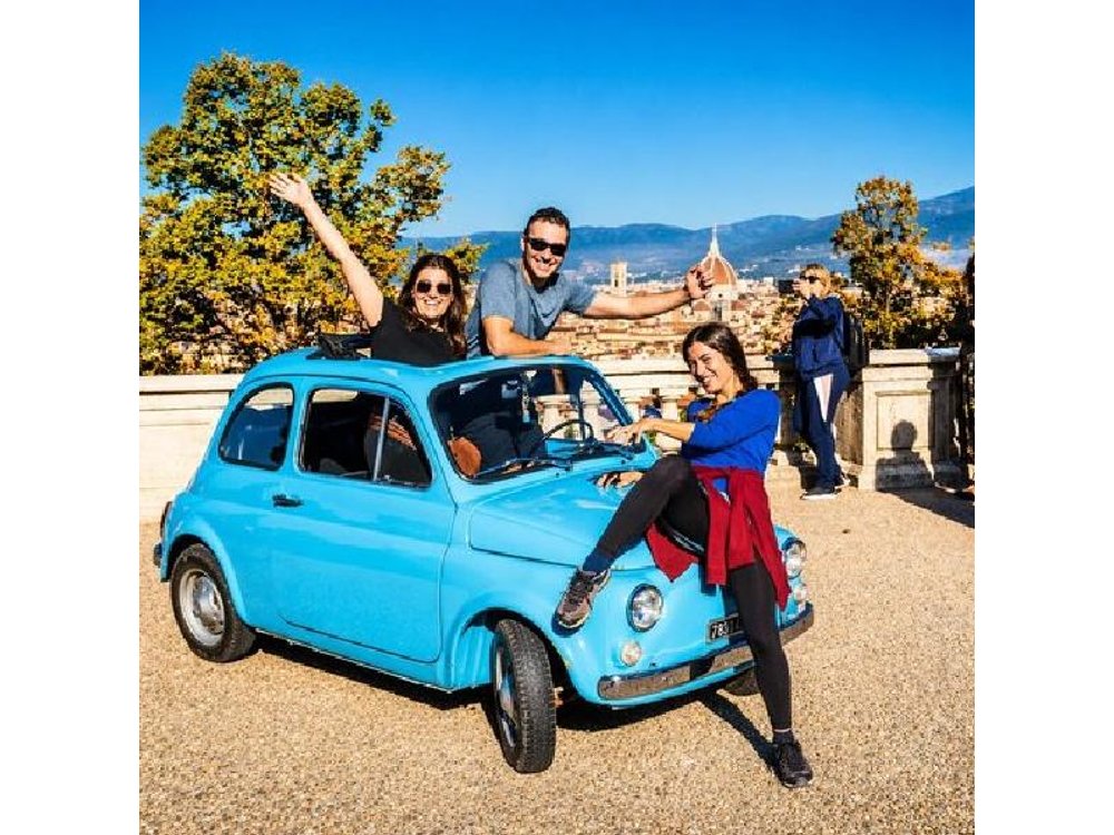 Florence: Private Vintage FIAT 500 with Wine & Olive Oil