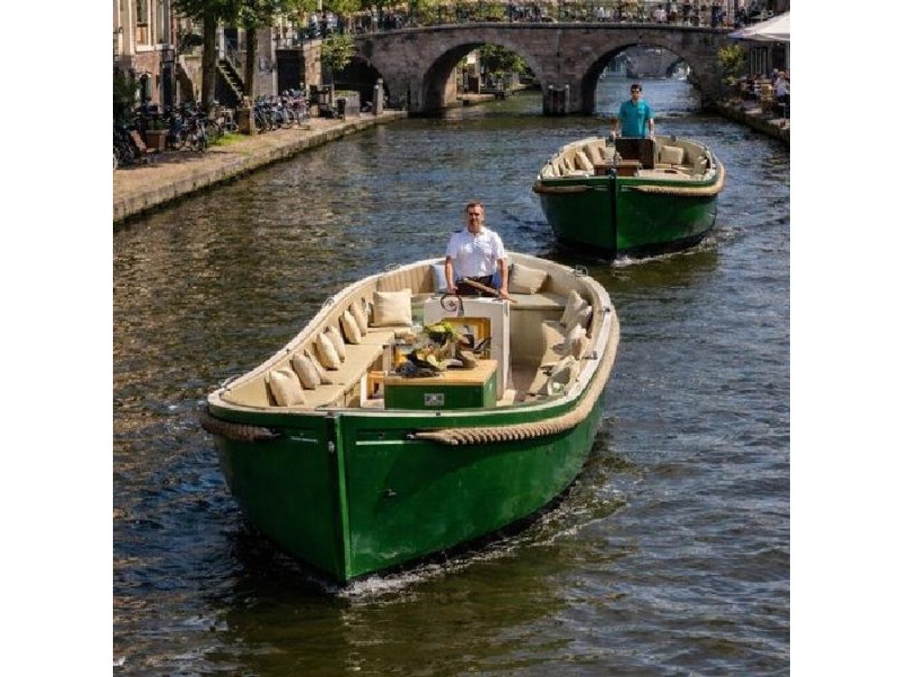 Utrecht Open Boat Canal Cruise with Drink Option