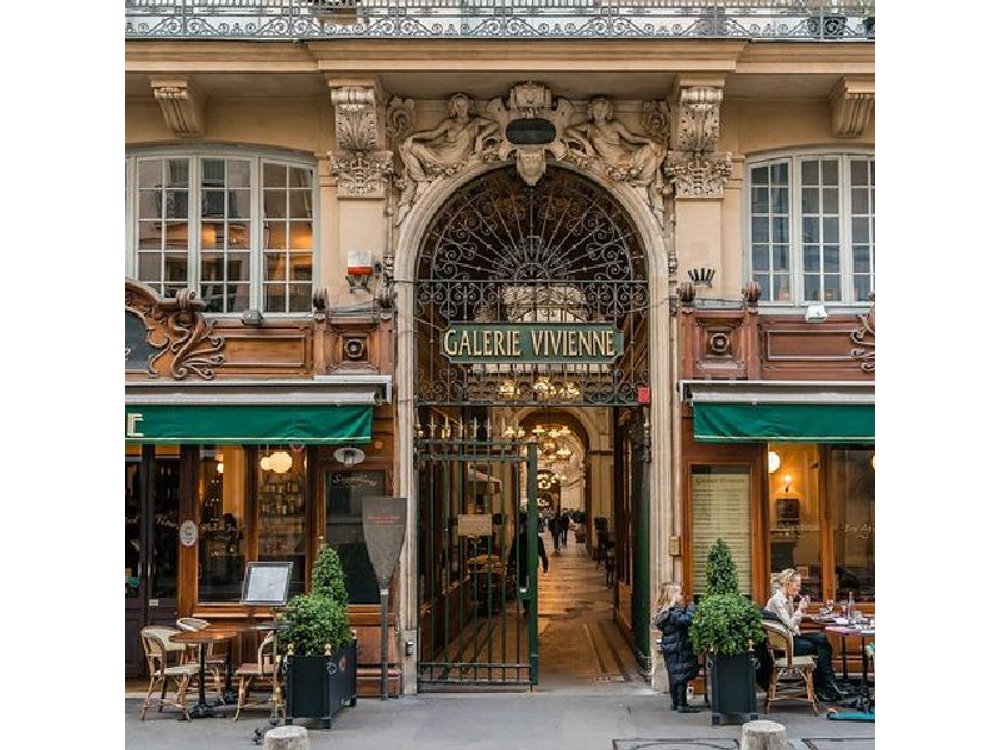 Paris Private Tour: Hidden Gems and Trendy Quarters with Coffee