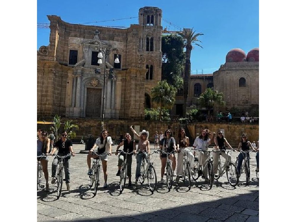Bike tour of the historic center of Palermo with tasting