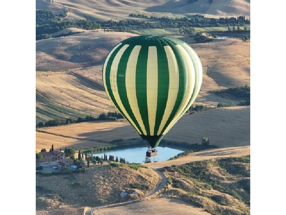 Hot air balloon over the hills of Pienza, Montalcino and Val D'Orcia