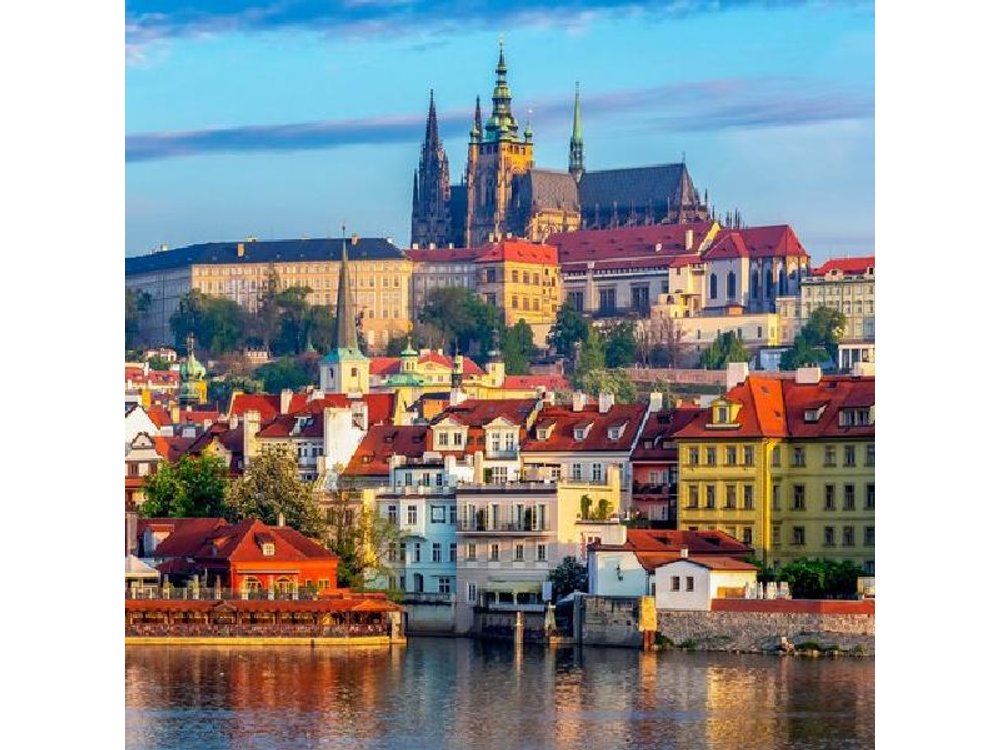 Prague Highlights Private Walking Tour: Castle & Hotel Pickup