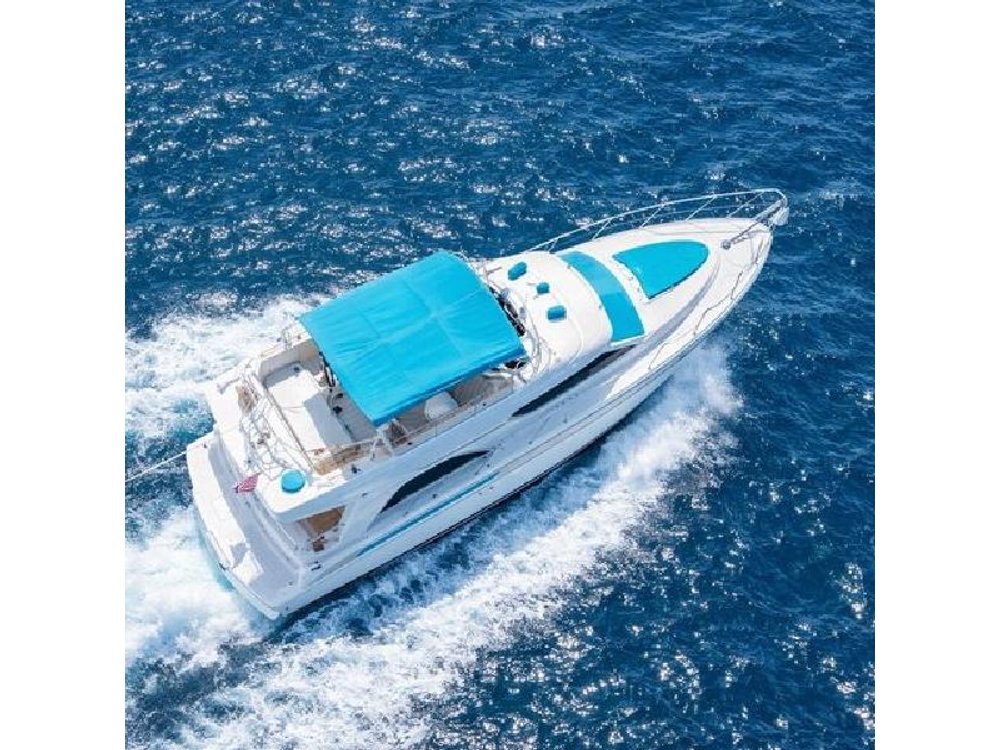 Yacht charter 50' Miami with 2 free jet skis
