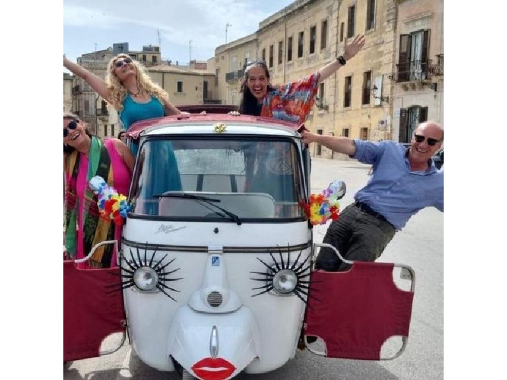 1 hour Calessino/Tuk tuk Tour to Syracuse or Ortigia Island