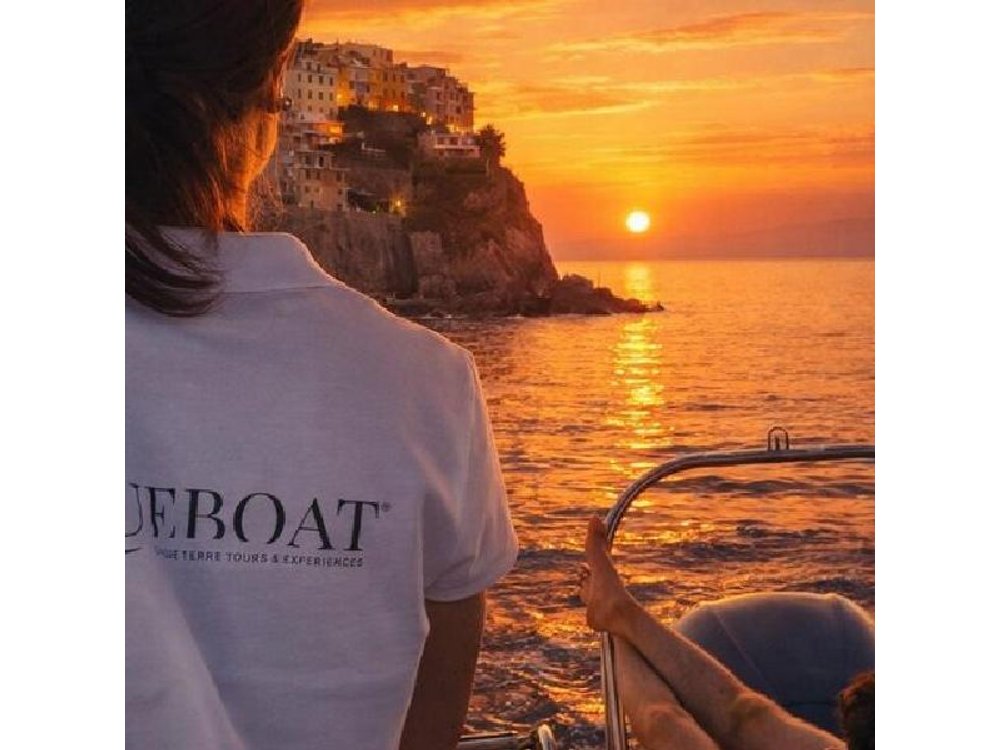 3 Hour One-Way Sunset Boat Tour from Monterosso to La Spezia