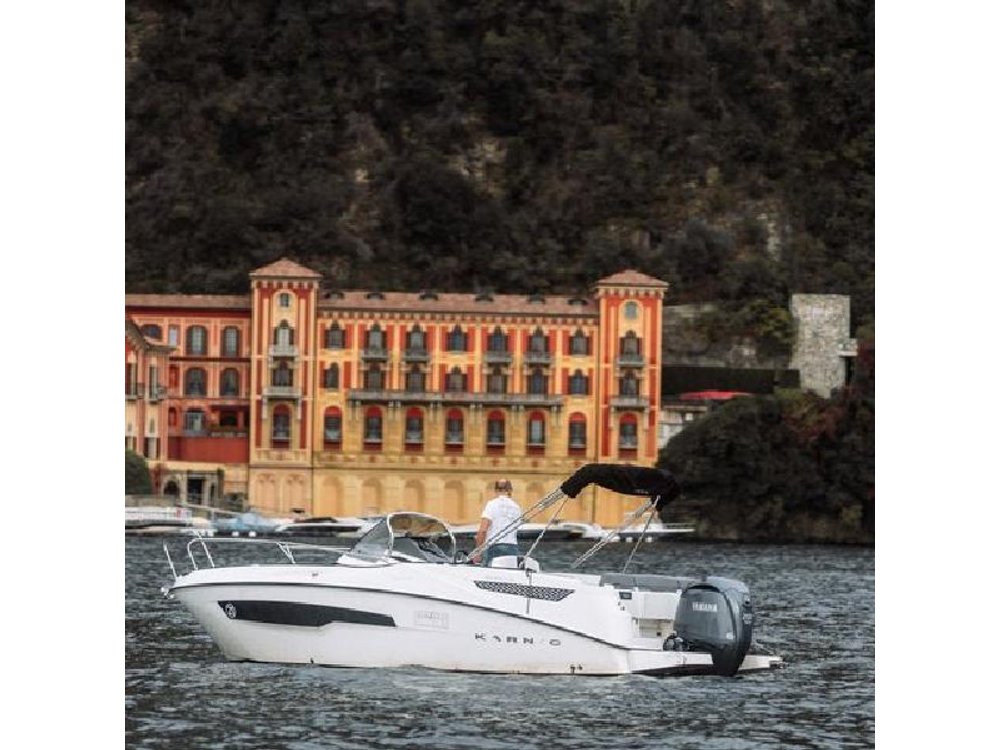 Lake Como : Exclusive Private Boat Tour with Prosecco